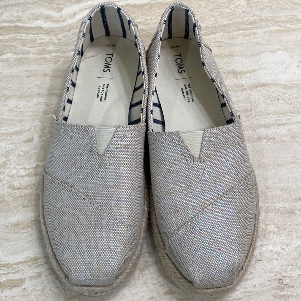 Women’s Toms canvas shoes